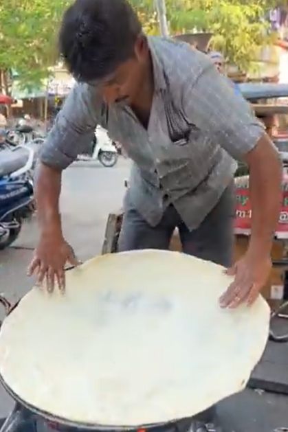 Penjual Roti Jorok, Adonannya sampai Sentuh Ketiak!