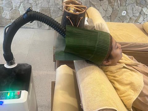 Perawatan Rambut dengan Daun Pisang di Salon Tebet