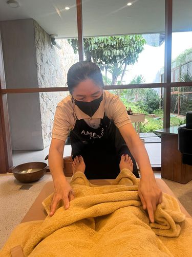 Perawatan Rambut dengan Daun Pisang di Salon Tebet