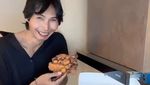 Pinkan Mambo Jualan Pisang Goreng Madu, 1 Biji Harganya Rp 30 Ribu!