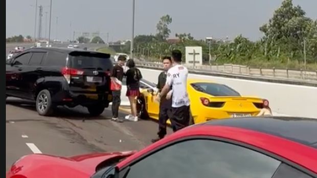 Polisi menyebut Lamborghini mengalami kecelakaan saat konvoi bersama sejumlah supercar lainnya di Tol Kunciran, Tangerang, Minggu (17/8/2025) pagi.