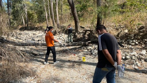 Polres Belu saat melakukan olah TKP di lokasi penembakan di Kampung Fatumea, Distrik Suai/Kobalima, Timor Leste, Senin (18/8/2025). (Foto: Dok. Polres Belu)