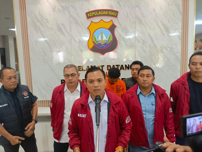 Polresta Barelang memberikan keterangan kasus pemerkosaan di Batam
