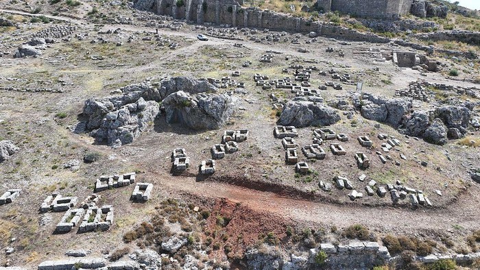 ANTALYA, TURKIYE - AUGUST 14: An aerial view of four Roman-era tombs as Archaeologists and officials carry on their work while excavations at Silyon Ancient City in Serik district of Antalya, Turkiye on August 14, 2025. (Photo by Oktay Ozden/Anadolu via Getty Images)