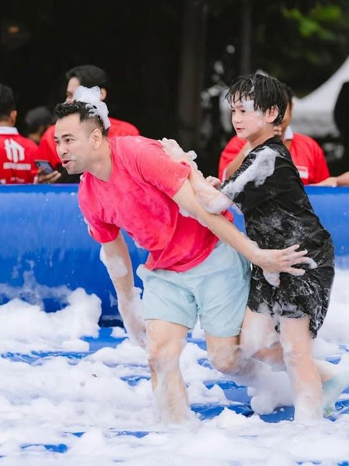 Raffi Ahmad lomba 17 agustus Raffi Ahmad lomba 17 agustus