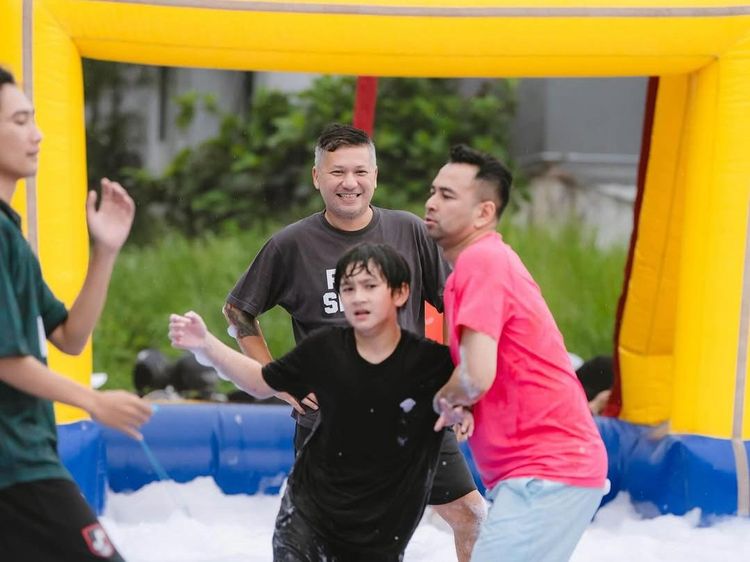 Gak Mau Kalah Lomba 17 Agustus, Raffi Ahmad ke Rafathar: Hidup di Luar Keras!