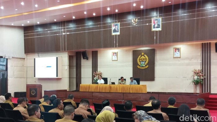 Rapat Monitoring dan Evaluasi SPPG Sulsel di Ruang Pola Kantor Gubernur Sulsel, Selasa (19/8/2025).