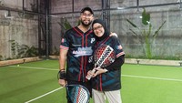 Revalina S Temat memastikan sudah mendapat restu suami terkait balik berakting. Memang diizinkan juga sama suami. Suami ya sudah kalau mau syuting, ya syuting saja, tuturnya. (Foto: dok Instagram vatemat)