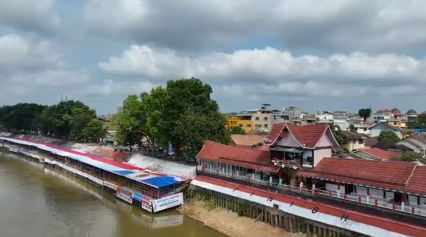 Selain jernihnya air, Tepian Narosa, Teluk Kuantan juga kini lebih tertata rapi, Selasa (19/8/2025).