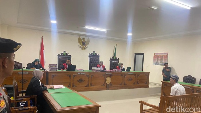Suasana sidang tuntutan kasus pembunuhan di Ruang Kartika PN Sungguminasa Gowa.