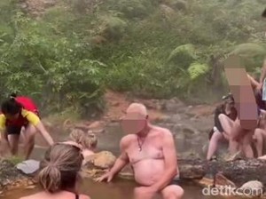 Viral Turis Asing Pakai Bikini di Pemandian Rinjani Tuai Polemik