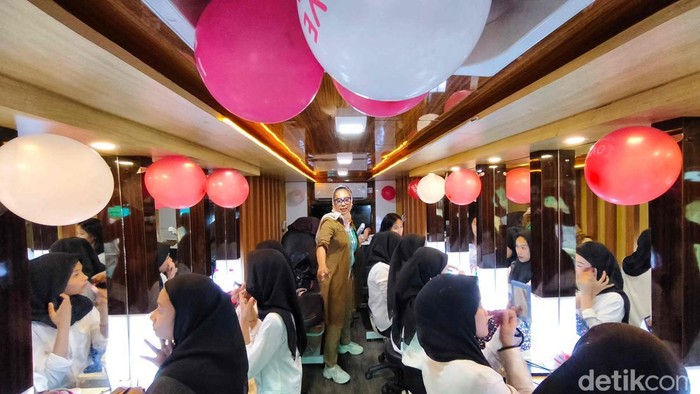 Warga Antusias Ikuti Pelatihan MTU di Velodrome Jakarta Sejumlah warga mengikuti pelatihan Mobile Training Unit (MTU) di Jakarta International Velodrome, Selasa (19/8/2025). Program ini dirancang pemerintah untuk meningkatkan keterampilan warga secara langsung.