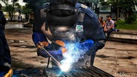 Pelatihan las, misalnya, memberikan kemampuan teknis yang banyak dibutuhkan sektor konstruksi dan industri manufaktur. Sementara itu, kelas bakery menjadi favorit ibu rumah tangga dan anak muda.  