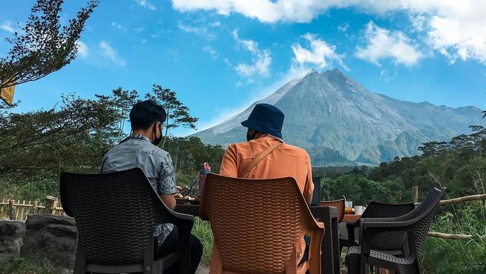 Warung Kopi Merapi, tempat sarapan di Jogja dengan view bagus.