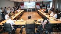 BP Taskin berperan sebagai fasilitator, pengawas, dan integrator nasional. Lembaga ini juga menyusun Rencana Induk Pengentasan Kemiskinan 2025–2029 dengan target menurunkan angka kemiskinan ekstrem hingga 0% dan kemiskinan relatif ke 4,5–5% pada tahun 2029.