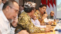 Program Aglomerasi Percepatan Pengentasan Kemiskinan ini akan melibatkan berbagai kegiatan mulai dari pelatihan keterampilan, pemberdayaan ekonomi lokal, hingga pengembangan akses layanan sosial dasar.  Selain itu, kerjasama ini juga menitikberatkan pada inovasi dan penggunaan teknologi untuk meningkatkan efisiensi serta dampak program. Untuk menyukseskan program ini, BP Taskin mengajak empat Pemda dari Kota Cirebon, Kabupaten Cirebon, Indramayu, Brebes, dan Kuningan.