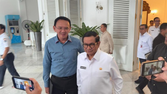 Mantan Gubernur DKI Jakarta Basuki Tjahaja Purnama (Ahok) bertemu dengan Gubernur Jakarta Pramono Anung di Balai Kota, Rabu (20/8/2025).