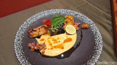 Sedap! Chef Juna Masak Rahang Tuna dan Ikan Bakar Tradisional