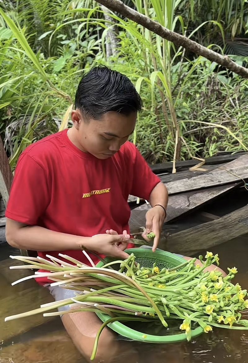 Arlie @arlieee1111, konten kreator asal Dayak Ngaju, Kalimantan Tengah. Foto: tangkapan layar