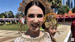 Arumi Bachsin dan Keluarga Girang Dapat Kambing Etawa, Menang Baju Adat Terbaik