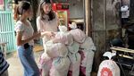 Arumi Bachsin Blusukan ke Pabrik Kerupuk hingga Pasar, Ini Momennya!