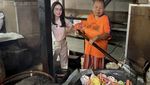 Arumi Bachsin Blusukan ke Pabrik Kerupuk hingga Pasar, Ini Momennya!