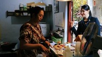 Menjadi istri dari Wakil Gubernur Jawa Timur membuat Arumi sering berkeliling di Jawa Timur. Kota Malang yang penuh kuliner legendarisnya juga tak lupa disambangi. Foto: Instagram/@arumibachsin_94