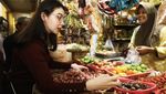 Arumi Bachsin Blusukan ke Pabrik Kerupuk hingga Pasar, Ini Momennya!