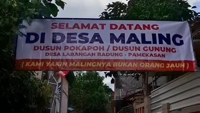 Baliho Desa Maling di Pamekasan