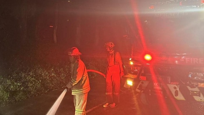 Belasan pengendara sepeda motor kecelakaan karena tergelincir tumpahan BBM jenis solar di Jalan Gadog, Megamendung, Kabupaten Bogor, Jawa Barat. (dok Ist)