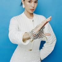 Kisah tersebut langsung menarik perhatian di media sosial selagi para penggemar memujinya penampilan fisiknya yang memang terlihat puluhan tahun lebih muda dari usia sebenarnya. Banyak yang memperkirakan ia tampak baru berusia 35-40 tahun. Foto: Instagram @carmanlee0816