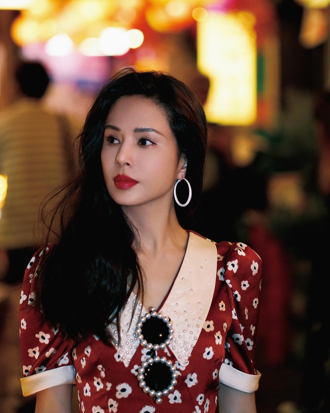 Apakah ini benar-benar paspor Anda? Apakah Anda mencurinya? Anda sama sekali tidak terlihat tua. kata petugas. Menghadapi interogasi tersebut, Carman mengatakan ia hanya bisa tersenyum kecut.  Foto: Instagram @carmanlee0816