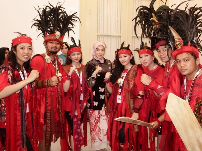 Gaya Celine Evangelista menghadiri Upacara HUT ke-80 RI di Istana Merdeka, pada 17 Agustus 2025.
