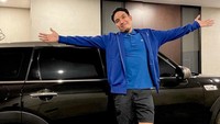 Dalam kesempatan itu, Desta juga membeberkan momen prime time kariernya. Waktu di MTV Bujang. Gue merasa ngerjain itu sama lo kayak kerja gak ada beban gitu. Datang, cuma bawa ini, tapi impact-nya menyenangkan banget. Tahun 2004 itu, tuturnya. (Foto: dok Instagram desta80s)
