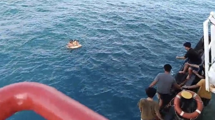 Dua ABK korban kapal pecah diterjang ombak ditemukan selamat