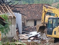 7 Rumah di Dekat Sumur Minyak Terbakar Blora Dibongkar