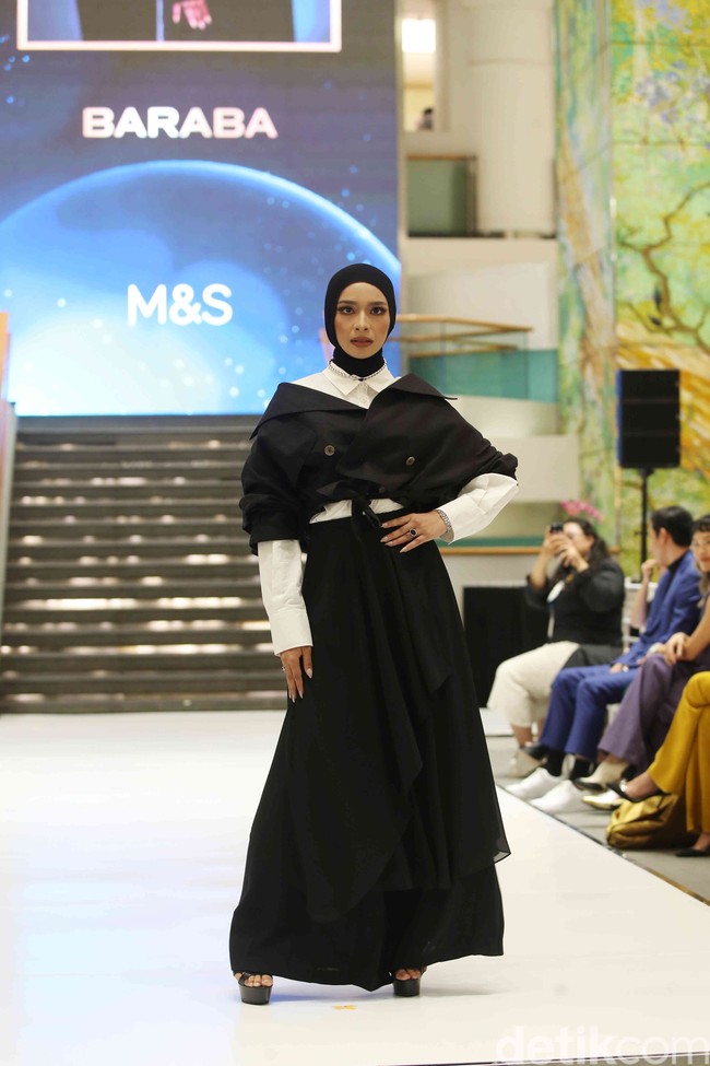 Senada dengan itu, Ari Tulang menyebutkan bahwa proses audisi tahun ini menjadi momen mengesankan karena hadirnya banyak talenta baru yang penuh potensi. Sementara Bimo Permadi menekankan keberagaman pesona dan karakter yang dimiliki masing-masing peserta menjadi kekuatan tersendiri dalam pencarian finalis Miss Universe Indonesia 2025. Foto: Pradita Utama/Detikcom.