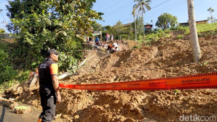Gedung Sekolah Dasar di Tulungagung Terdampak Longsor