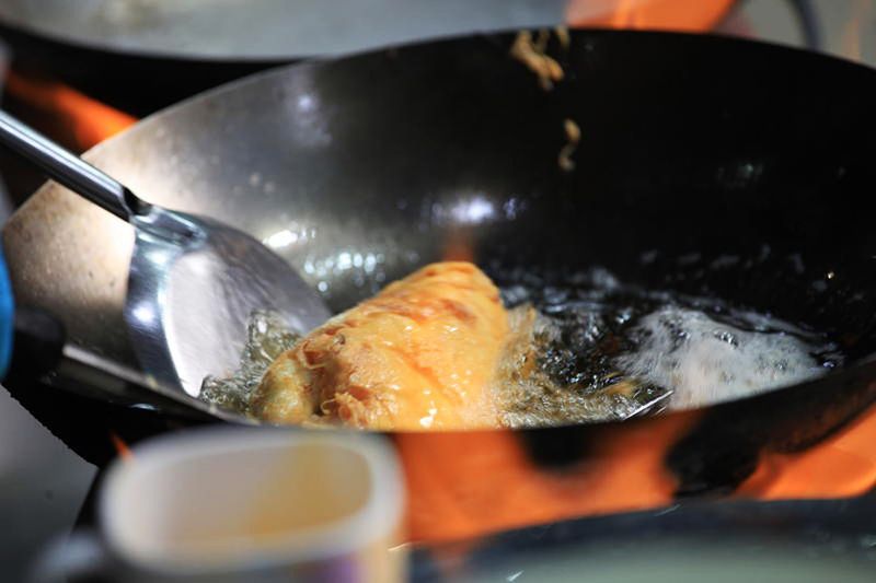 Pesan Omelet Kepiting, Influencer Kena Getok Harga hingga Rp 2 Juta.