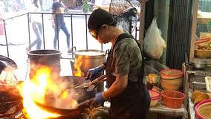 Pesan Omelet Kepiting, Influencer Kena Getok Harga hingga Rp 2 Juta.