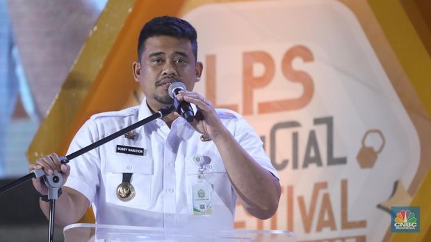 Gubernur Sumatera Utara, Bobby Nasution menyampaikan pidato utama dalam acara LPS FInancial Festival 2025 di Regale International Convention Center, Medan, Sumatera Utara, Rabu (20/8/2025). (CNBC Indonesia/Tri Susilo)