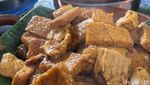 Gudeg Hidden Gem di dalam Perumahan Bogor, Sedap Beralas Daun Jati!