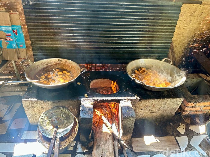 Gudeg Pawon Kayu di Bogor