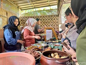 Gudeg Hiddem Gem di dalam Perumahan Bogor, Sedap Beralas Daun Jati!