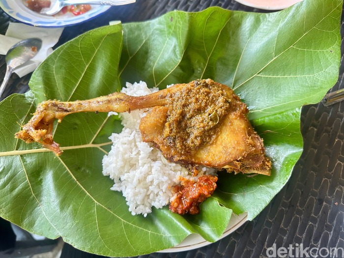 Gudeg Pawon Kayu di Bogor