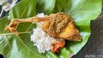 Gudeg Hidden Gem di dalam Perumahan Bogor, Sedap Beralas Daun Jati!