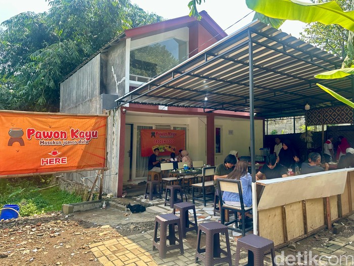Gudeg Pawon Kayu di Bogor