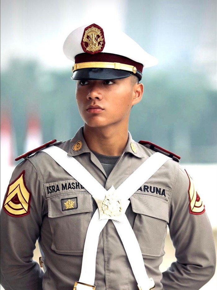 Isra Mashel Arifin Isra Mashel Arifin mempunyai cita-cita menjadi polisi. Isra kini mulai menggapai cita-citanya dengan menjadi taruna Akpol.