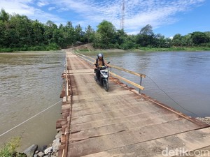 Jembatan Apung Sungai Progo Mulai Diminati Warga, Mobil Juga Bisa Lewat