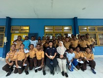 Junianto Sesa, Merajut Mimpi Anak di Indonesia Bagian Timur Lewat Bimbel